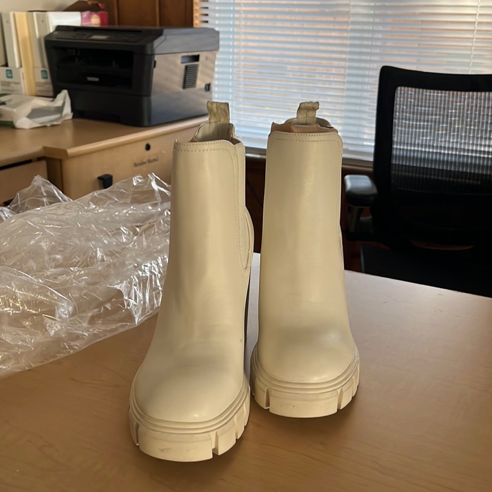 White boots GBG Los Angeles